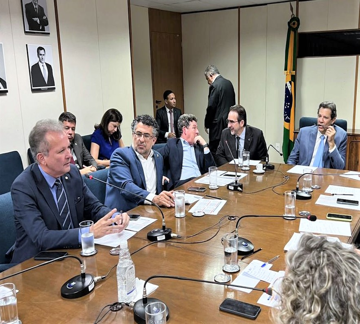 André Figueiredo e demais líderes partidários se reúnem com Haddad para discutir reforma tributária