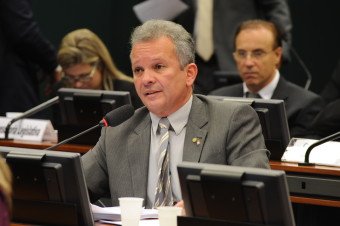 André Figueiredo cobra informações de ministro da Saúde sobre testes de Covid-19 prestes a vencer