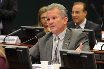 Proposta de André Figueiredo desobriga trabalhador de comprovar recolhimento de INSS pelo empregador