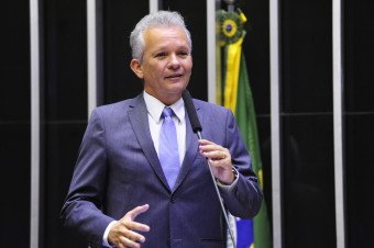 Com emenda de André Figueiredo, Câmara aprova apoio às escolas para acesso à internet de banda larga
