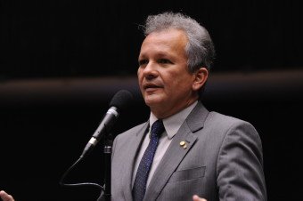 Proposta proíbe uso de carro oficial para deslocamento de casa para o trabalho