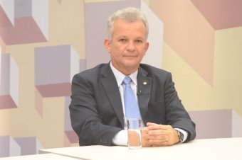 André Figueiredo propõe uso de cartões de programas assistenciais ou emergenciais para compras