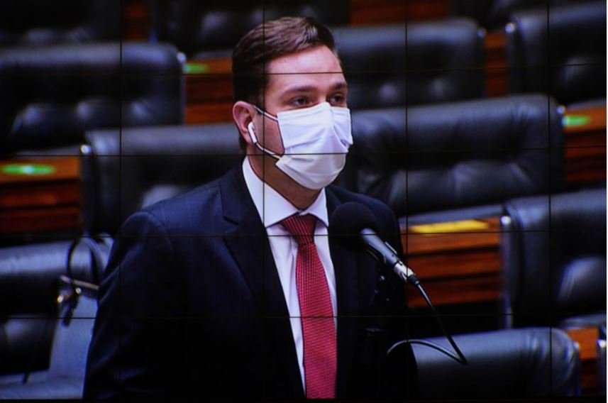 Bismarck homenageia Ernesto Gurgel Valente com nome em ponte no município de Aracati (CE)