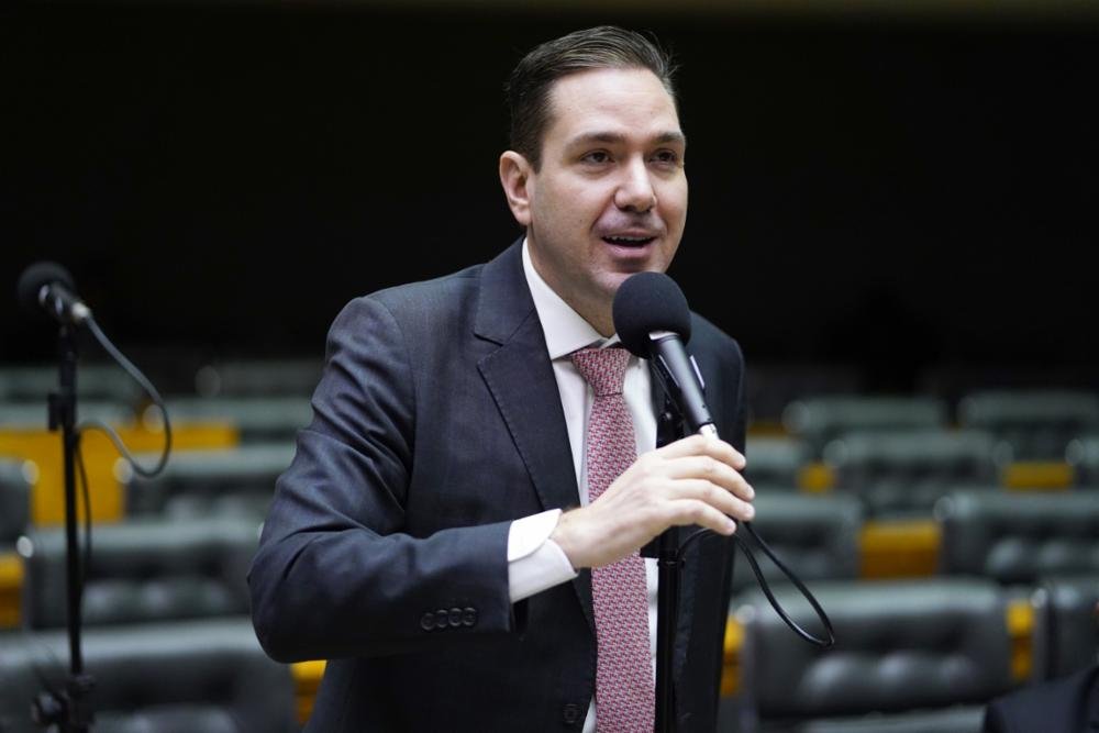 Projeto de Eduardo Bismarck determina que termelétrica fóssil pague compensação social a comunidades