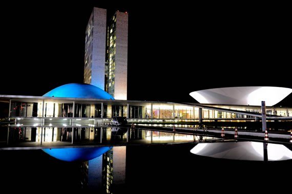 Em dia histórico, Congresso promulga reforma tributária