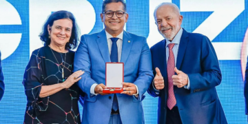 Dorinaldo Malafaia é agraciado com Medalha de Mérito Oswaldo Cruz por apoio à vacinação