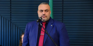 Comissão aprova projeto de Marcos Tavares que incentiva parcerias para melhoria de escolas públicas