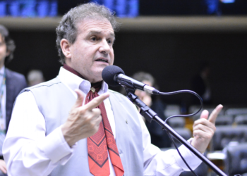 Câmara analisa proposta de Pompeo de Mattos para indenizar servidor comissionado demitido