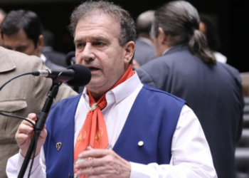 Pompeo de Mattos assina projeto de lei para combate a atos de antissemitismo