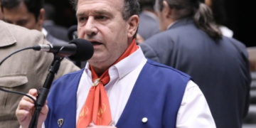 Pompeo de Mattos assina projeto de lei para combate a atos de antissemitismo