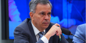 Félix Mendonça Jr. apresenta projeto que pede suspensão compulsória do acesso às redes sociais de condenados por violência contra a mulher