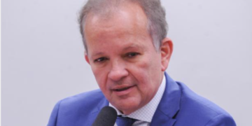 André Figueiredo solicita debate sobre a auditoria fiscal do trabalho no Brasil