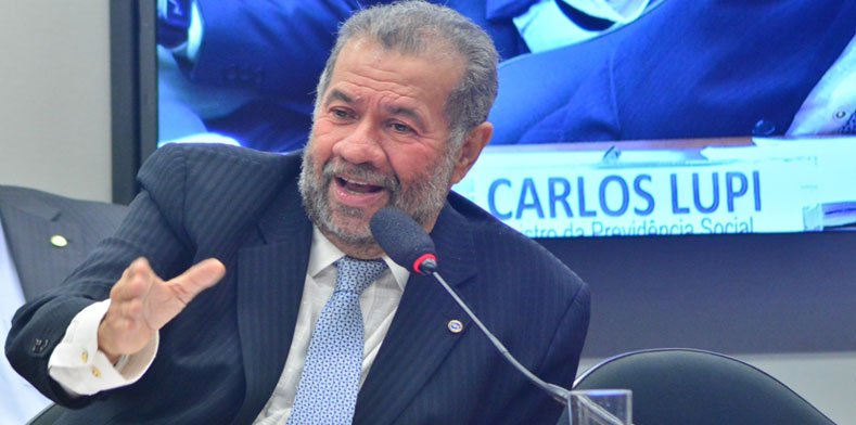 Ministro Lupi vem à Câmara falar sobre redução dos juros do crédito consignado