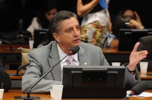 Dagoberto vai relatar nova meta fiscal