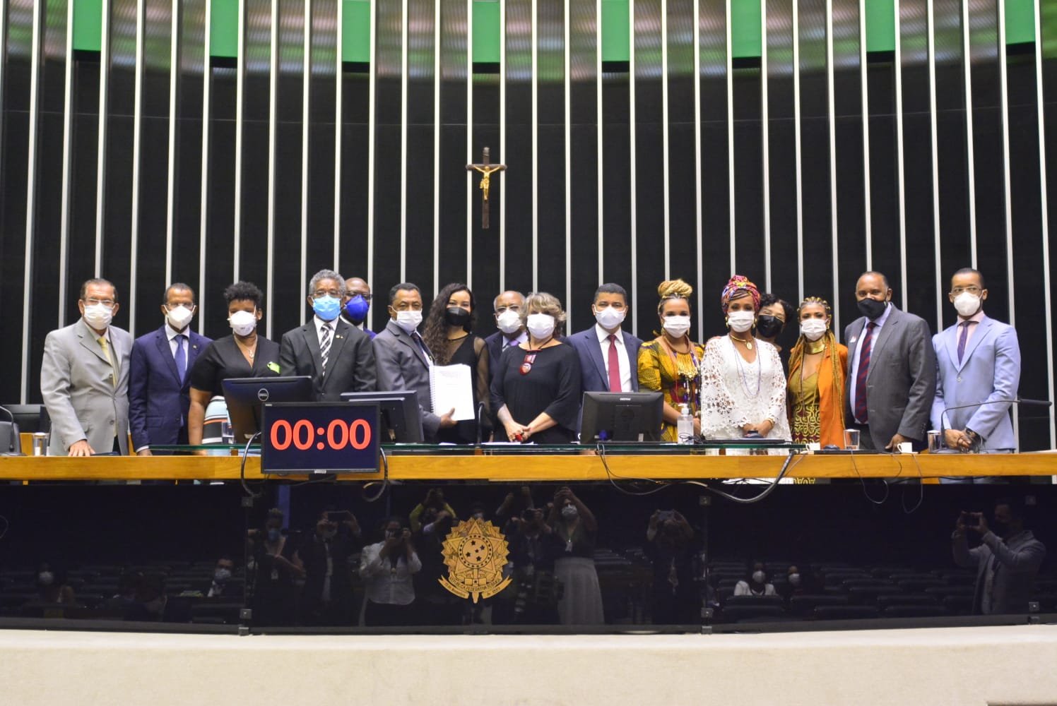 Sessão solene marca entrega de relatório com propostas para alterar leis do País e criar uma nação antirracista