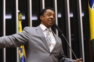 Damião Feliciano propõe financiamento estudantil a alunos dos cursos de ensino a distância