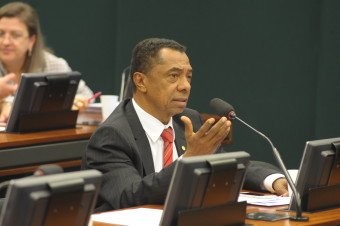 Comissão de Educação aprova curso gratuito para aluno de escola pública ingressar na universidade