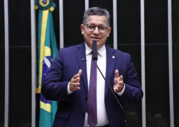Aprovado texto da comissão mista presidida por Dorinaldo que indeniza servidores públicos da fronteira