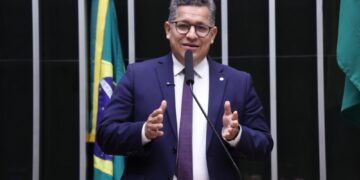 Aprovado texto da comissão mista presidida por Dorinaldo que indeniza servidores públicos da fronteira