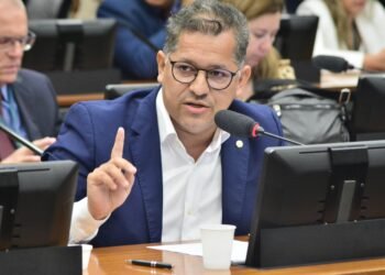 Dorinaldo é favorável a projeto que penaliza entidades que desrespeitem a lei de alerta para desastre climáticos