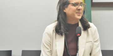 Duda Salabert protocola projeto que permite quebra de patente de remédio que previne infecção por HIV