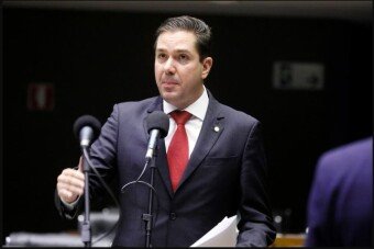 Projeto de Eduardo Bismarck prevê incentivo a servidor público para compra de sistemas de energia solar