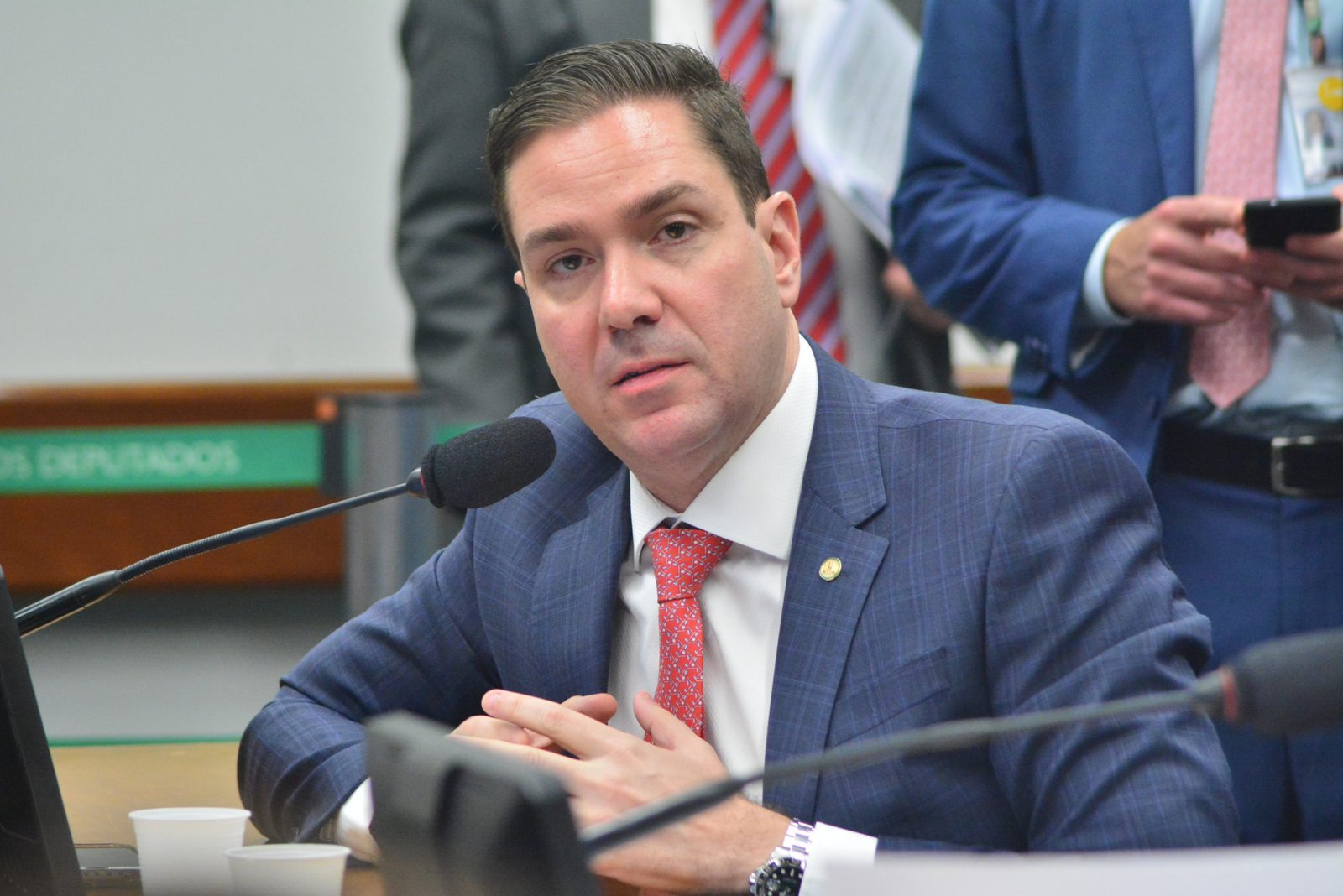 Aprovado relatório de Bismarck para beneficiar trabalhadora rural familiar com título da reforma agrária