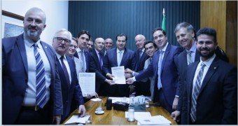 Eduardo Bismarck pede ao presidente da Câmara celeridade na revisão do pacto federativo 