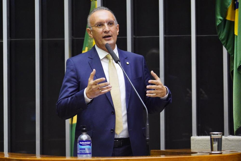 Fábio Henrique propõe distribuição gratuita de máscara pelo SUS