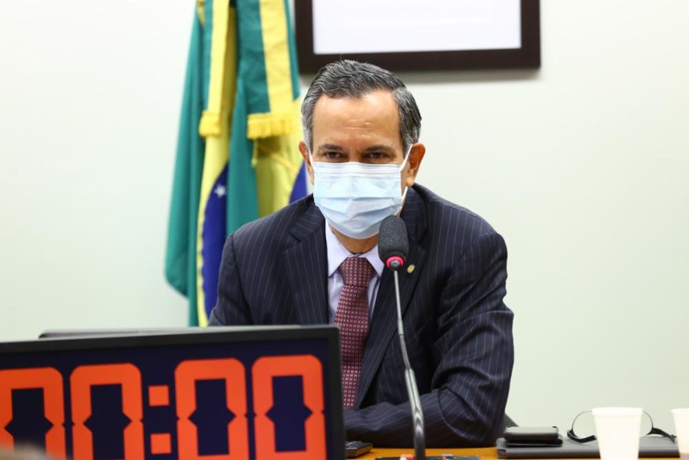 PL de Félix Júnior exige selfie de documento com foto no cadastro do usuário de celular pré-pago