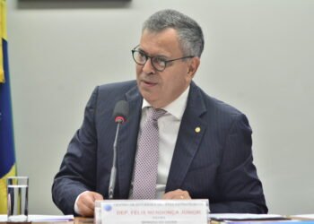 Felix Mendonça Jr propõe debate sobre taxa Selic
