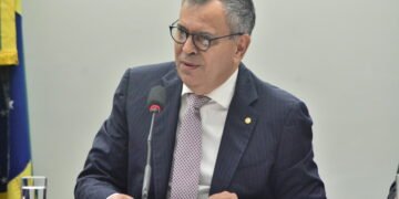 Felix Mendonça Jr propõe debate sobre taxa Selic