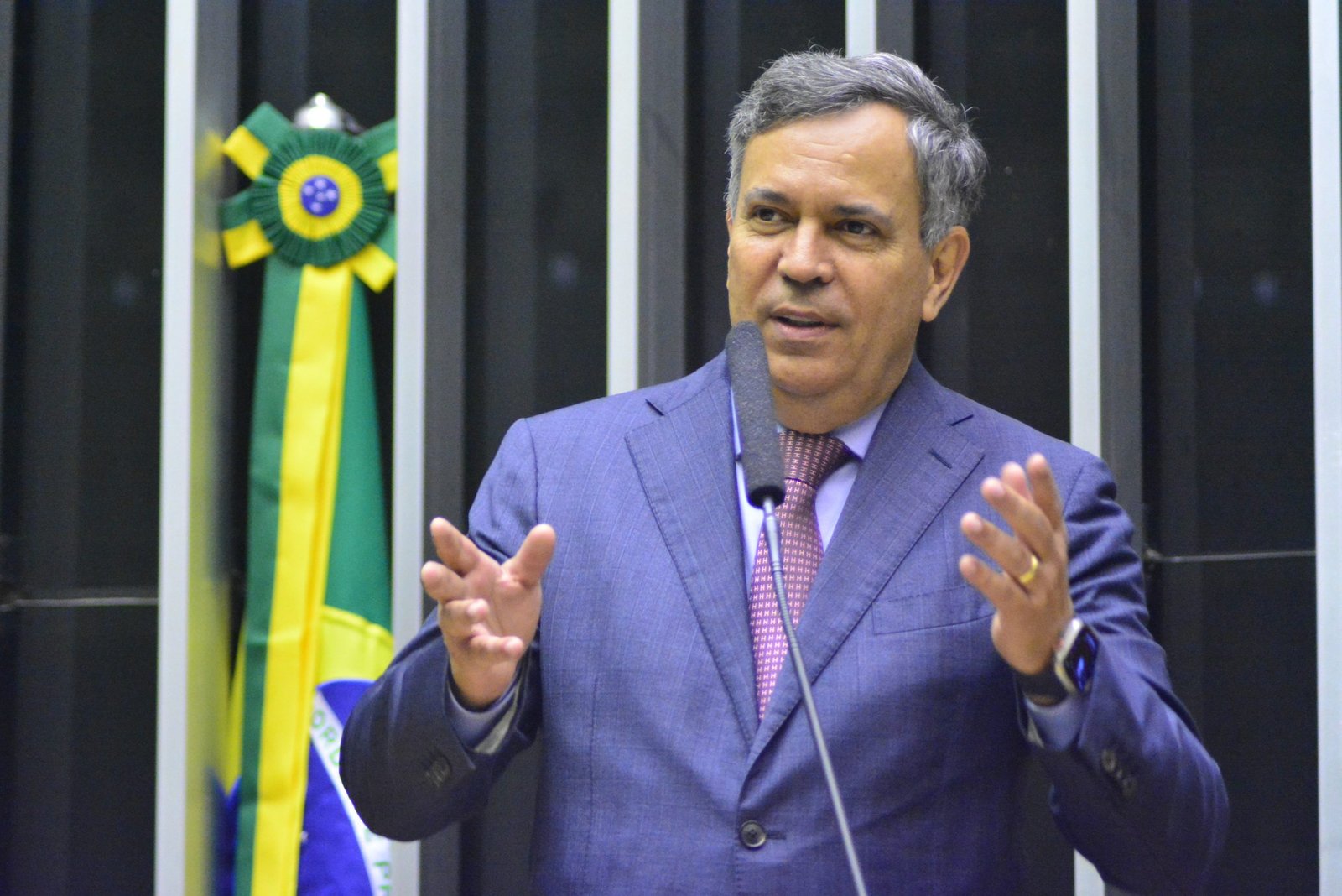 Comissão e Centro de Estudos da Câmara promovem debate sobre taxa de juros solicitado por Felix Mendonça Jr.