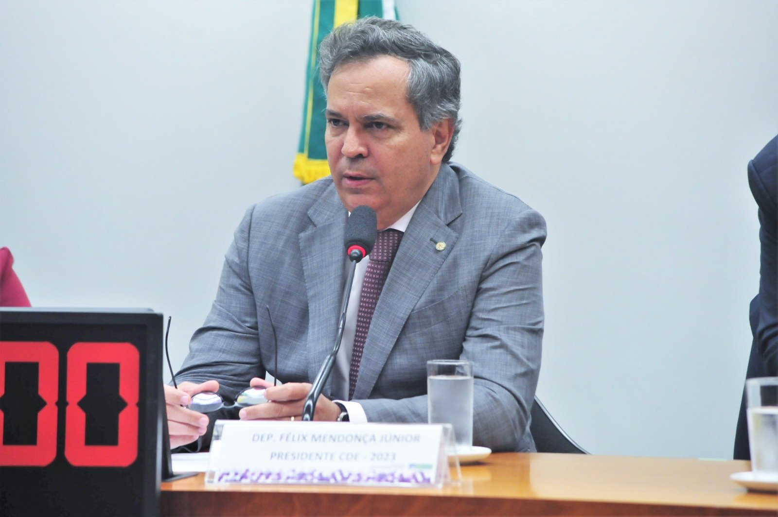 Comissão aprova requerimento de Félix Mendonça Jr. para debater a alta de juros e os impactos sobre a dívida pública
