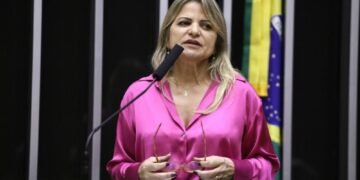 Comissão de Constituição e Justiça da Câmara aprova projeto de Flávia Morais que torna a música caipira como manifestação cultural