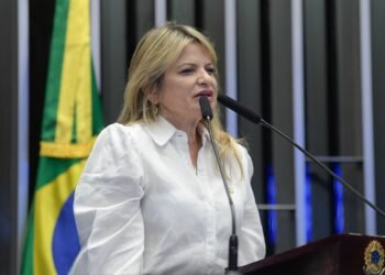 Câmara aprova projeto de Flávia Morais que cria a carteira da pessoa com fibromialgia