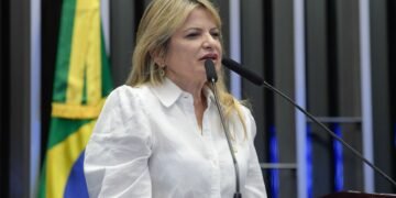 Câmara aprova projeto de Flávia Morais que cria a carteira da pessoa com fibromialgia