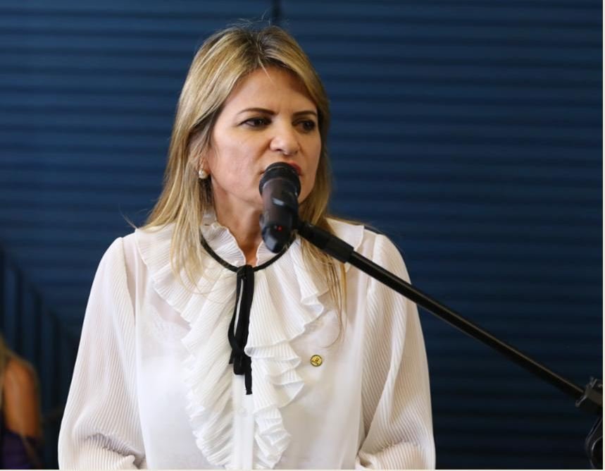 Flávia Morais é coautora de projeto que institui licença-paternidade remunerada por até 60 dias