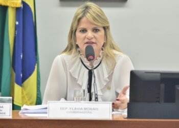 Flávia Morais pede a regulamentação da lei que concede pensão a filhos de hansenianos isolados compulsoriamente