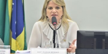 Flávia Morais pede a regulamentação da lei que concede pensão a filhos de hansenianos isolados compulsoriamente