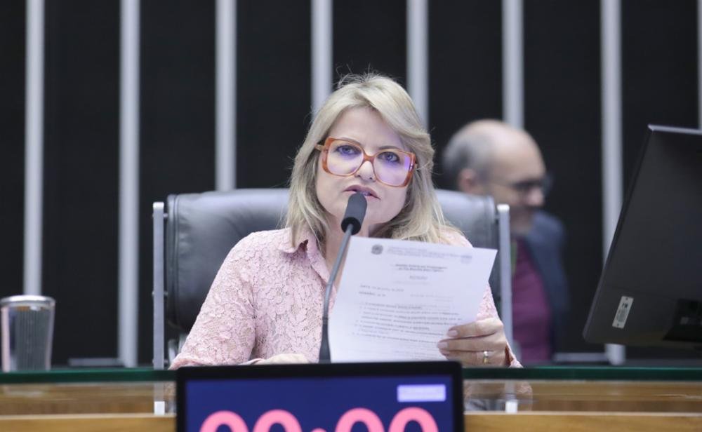 Flávia Morais propõe criar plano de combate à doença pulmonar obstrutiva crônica