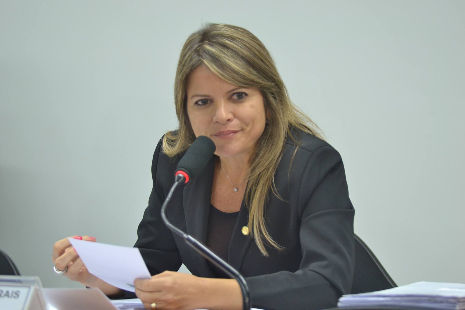 Projeto de Flávia Morais obriga clínica que integra o SUS informar sobre cirurgia reparadora da mama