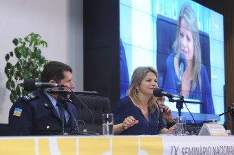 Administração pública vai ter que reciclar metade do papel utilizado