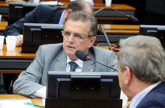 Flávio Nogueira pede análise de PEC que cria a carreira de médico de estado