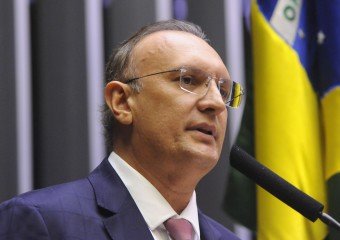 Fábio Henrique denuncia abandono do Minha Casa Minha Vida