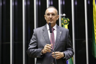 Fábio Henrique propõe aumento de insalubridade em 50% para profissionais da Saúde