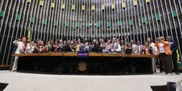 Câmara dos Deputados aprova proteção a crianças em ambientes digitais