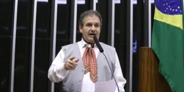 Projeto prevê pagamento de benefício pelo INSS à mulher afastada do trabalho por violência doméstica