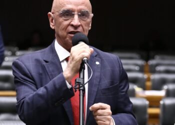 Aprovada adequação financeira de projeto que cria selo para empresa de turismo capaz de atender consumidor neurodivergente