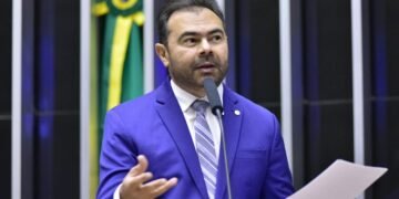 Câmara aprova licença remunerada para professor da rede pública se pós-graduar